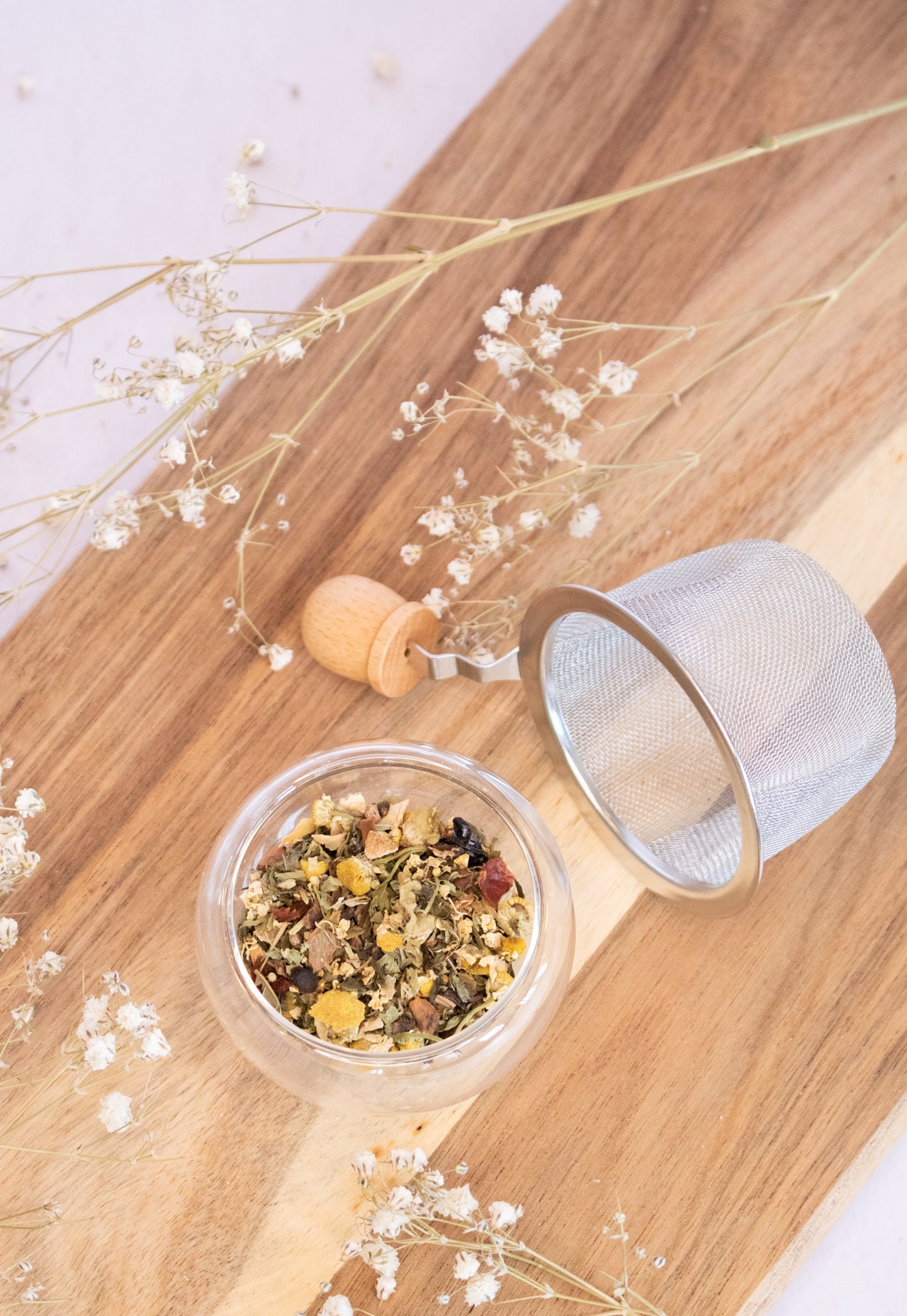 Our organic Pink Skies herbal tea blend is made from a blend of Chamomile, Spearmint, Rosehips and more. This blend has been created to evoke the same feelings of stillness, tranquility and euphoria that can be felt when looking at a pink sky.